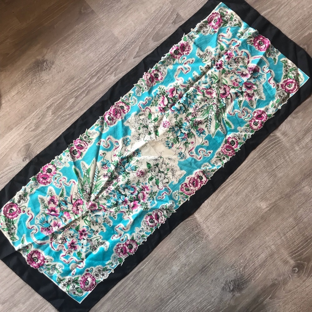 Vintage scarf/wrap - Picture 4 of 6